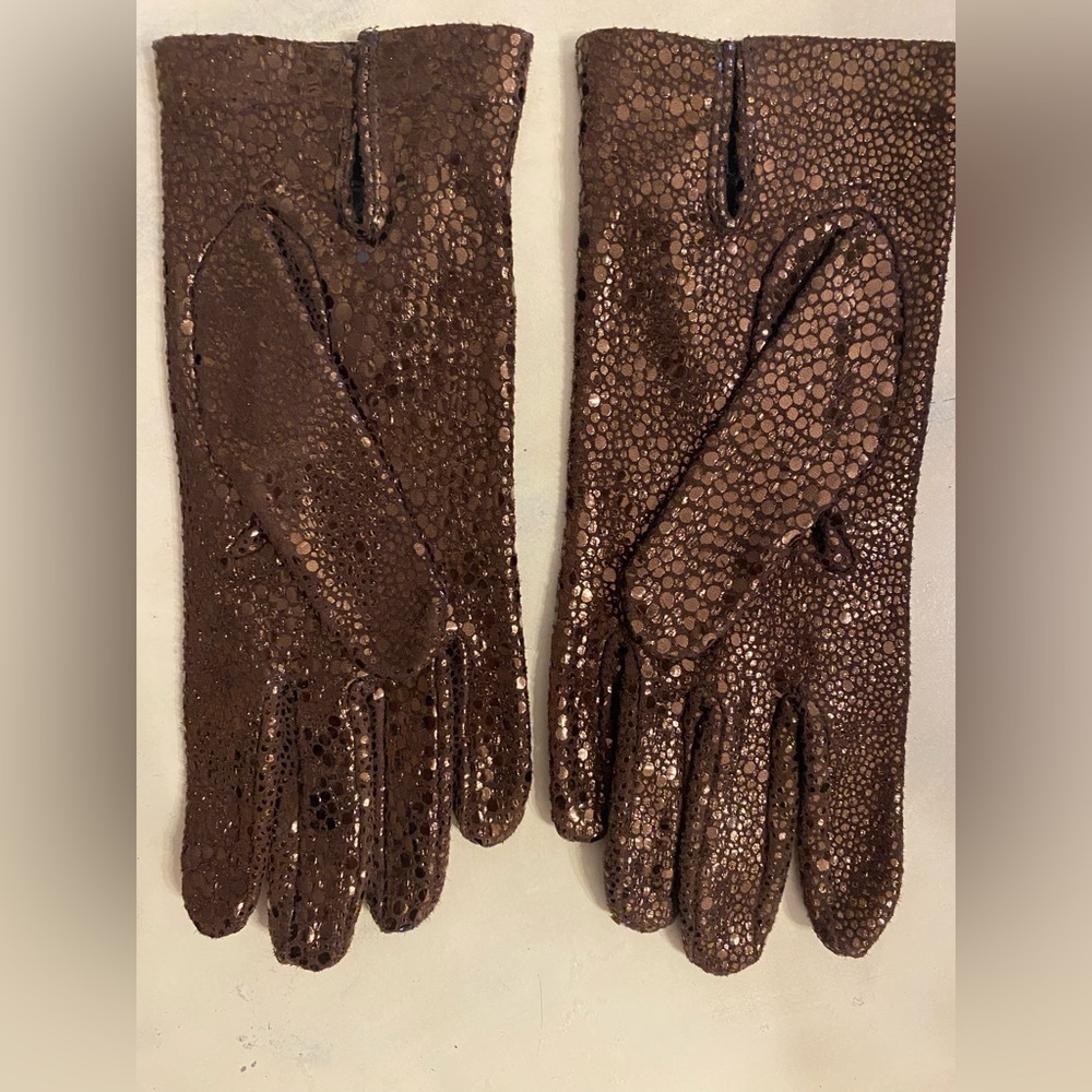 Leather Gloves size 7 NWOT Metallic bronze shiny finish with silk lining - Picture 3 of 11